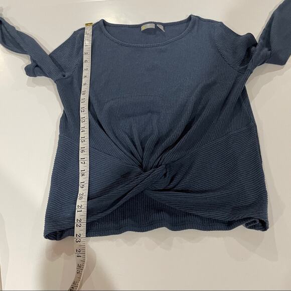 Zella Dark Blue Ribbed Long Sleeve Twist Front Sweater Size L - Picture 11 of 11